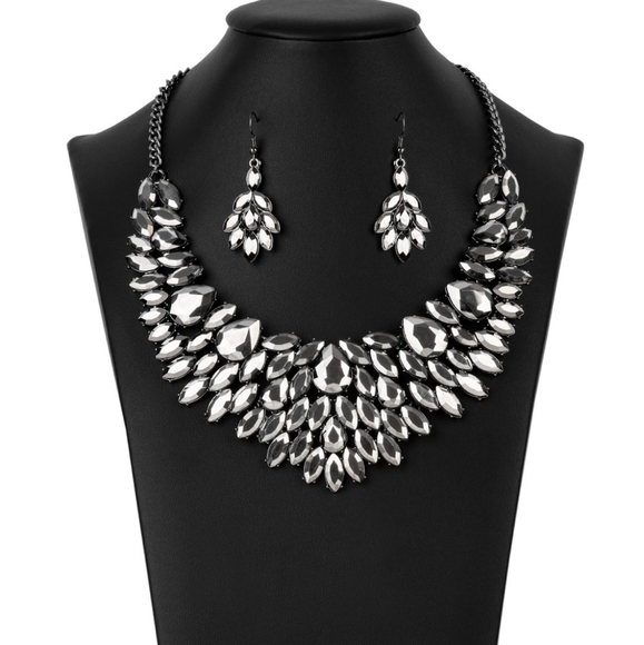 paparazzi Jewelry - Zi The Tanisha Hematite Necklace